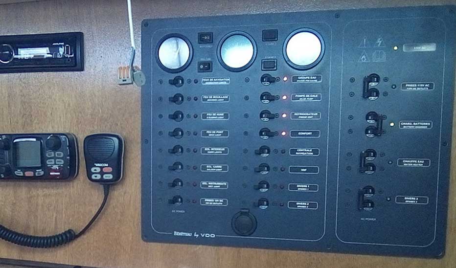 Guide sur l'électricité à bord du bateau Blog de Comptoir Nautique — free download