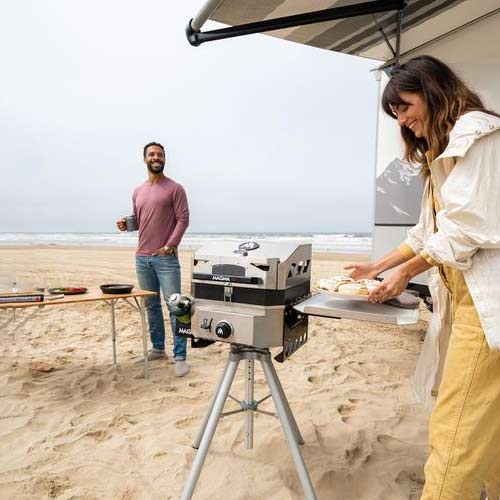 Barbecue bateau sur la plage