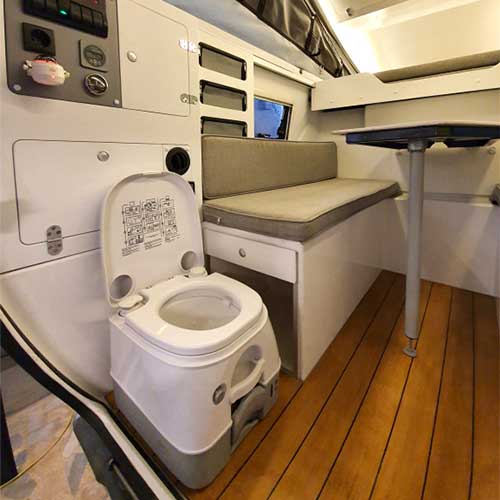 Conception et utilisation des toilettes portables Dometic 976