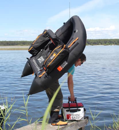 pecheur-porte-float-tube.jpg
