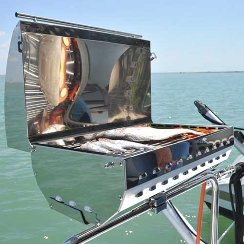 Barbecue au charbon Cook'n Boat Eno sur balcon bateau