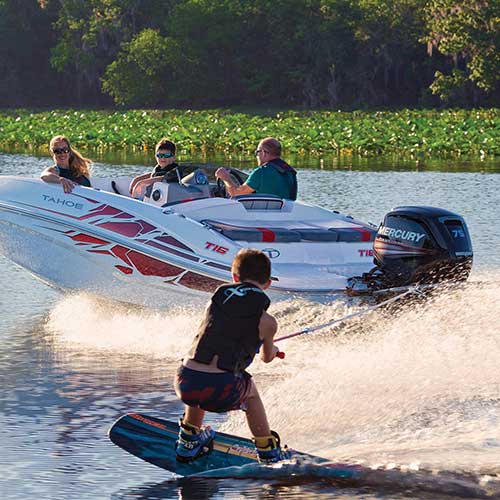 Wakeboard avec l'arceau de traction pour moteurs hors-bord TurboSwing